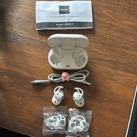 Bose Quiet Comfort Earbuds. - Picture 4 of 4